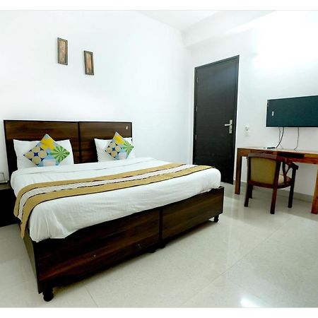 Gupta Residency Near Ajnara Heritage Noida Exteriör bild